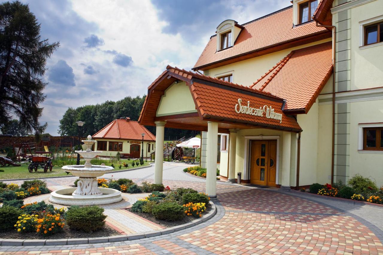 Zajazd Zlota Iglica Pogrzebien Exterior photo