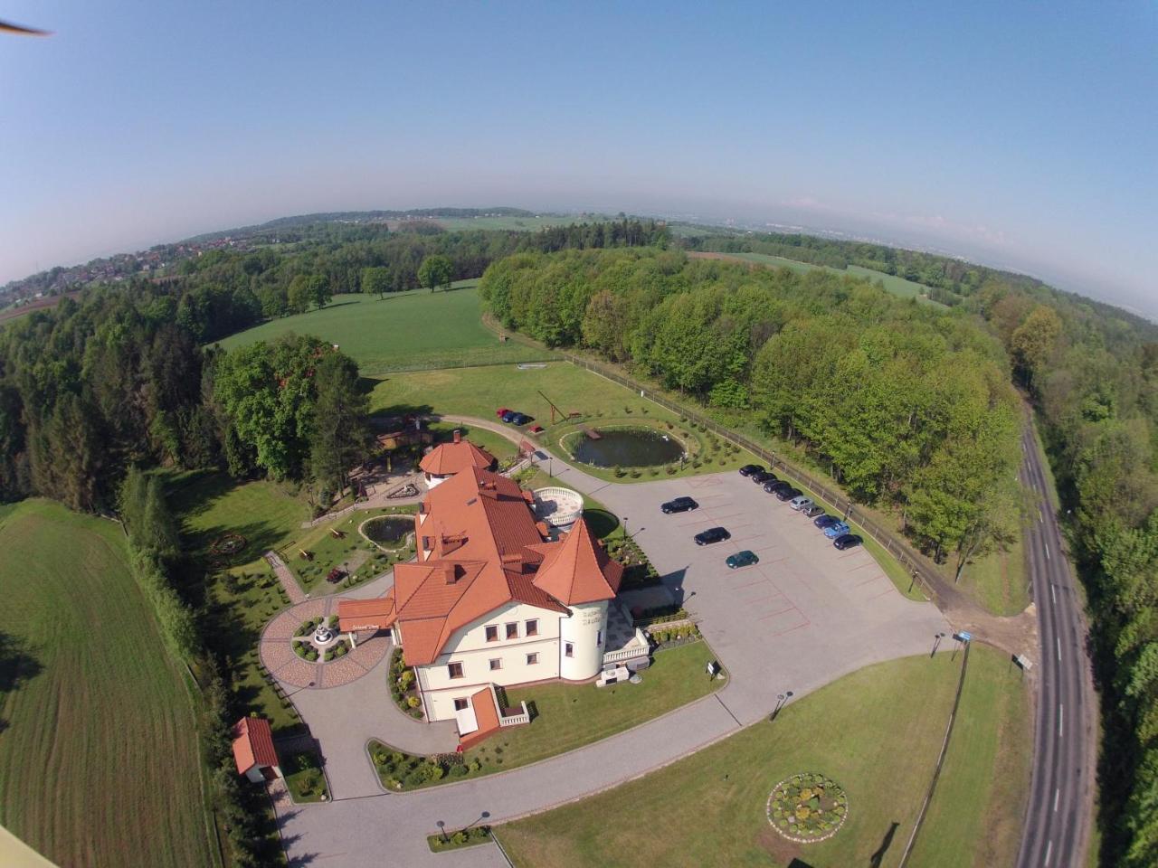 Zajazd Zlota Iglica Pogrzebien Exterior photo