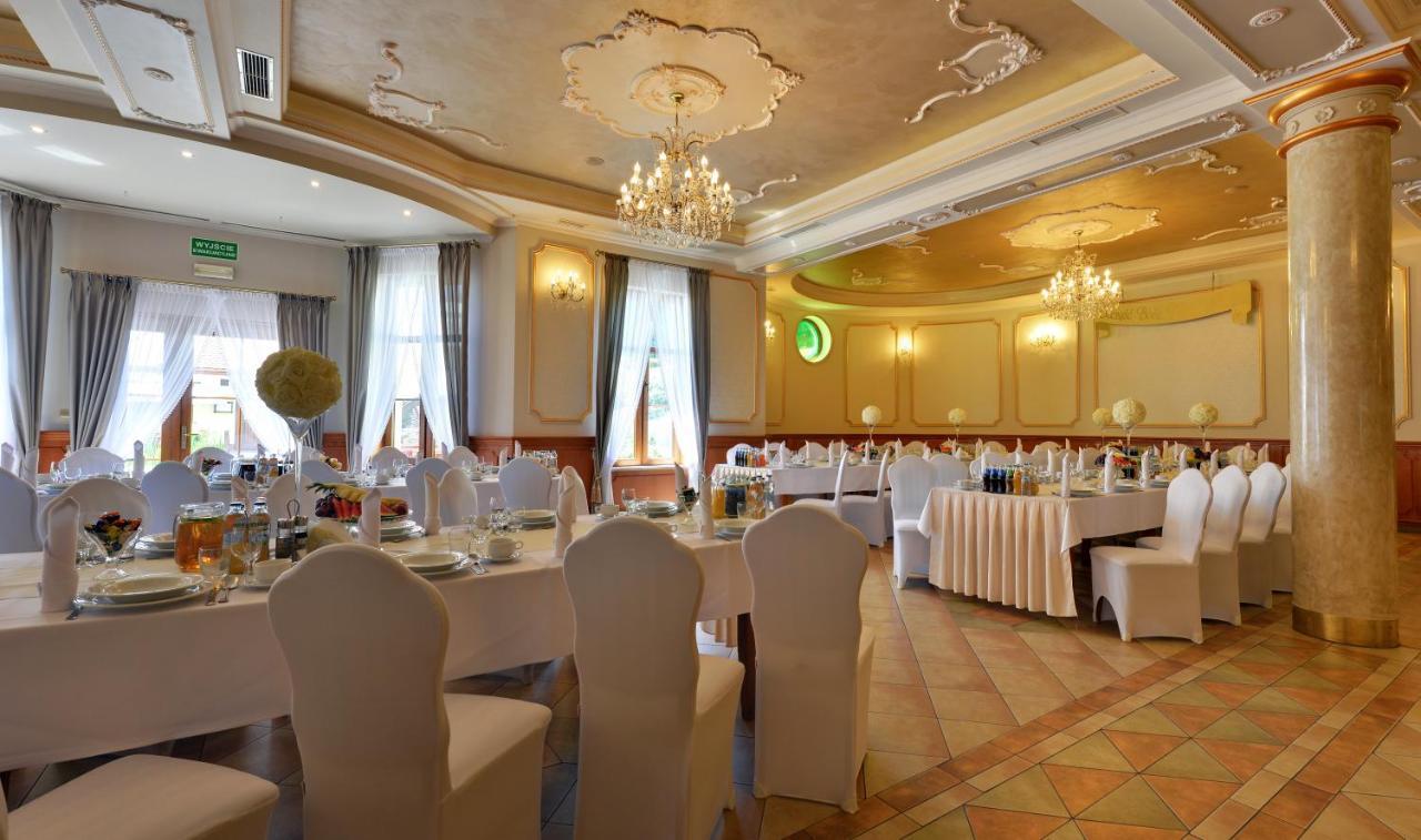 Zajazd Zlota Iglica Pogrzebien Exterior photo